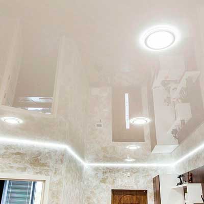 Натяжные потолки в коридор